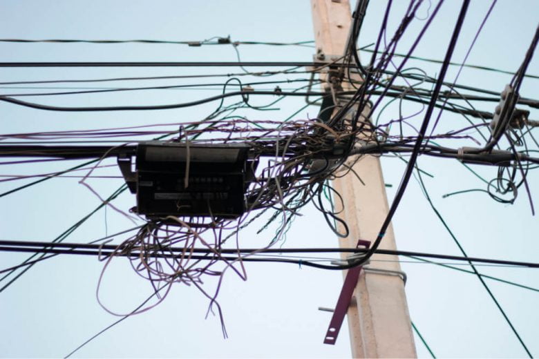 Cables en Poste de Luz