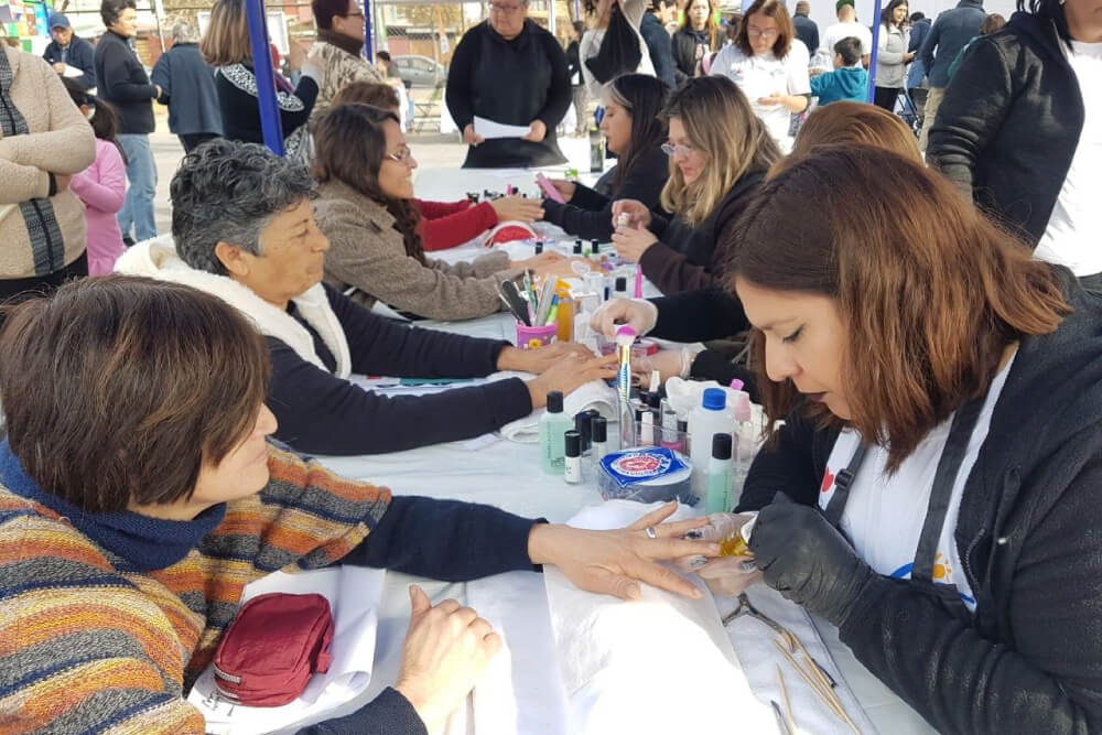 Foto de personas conversando