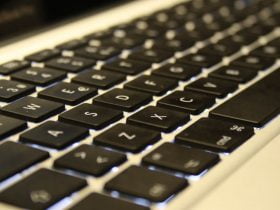 Foto de teclado para feria laboral online de puente alto