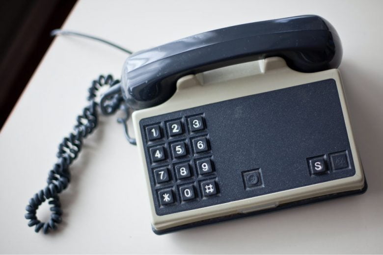 Foto de un teléfono de escritorio