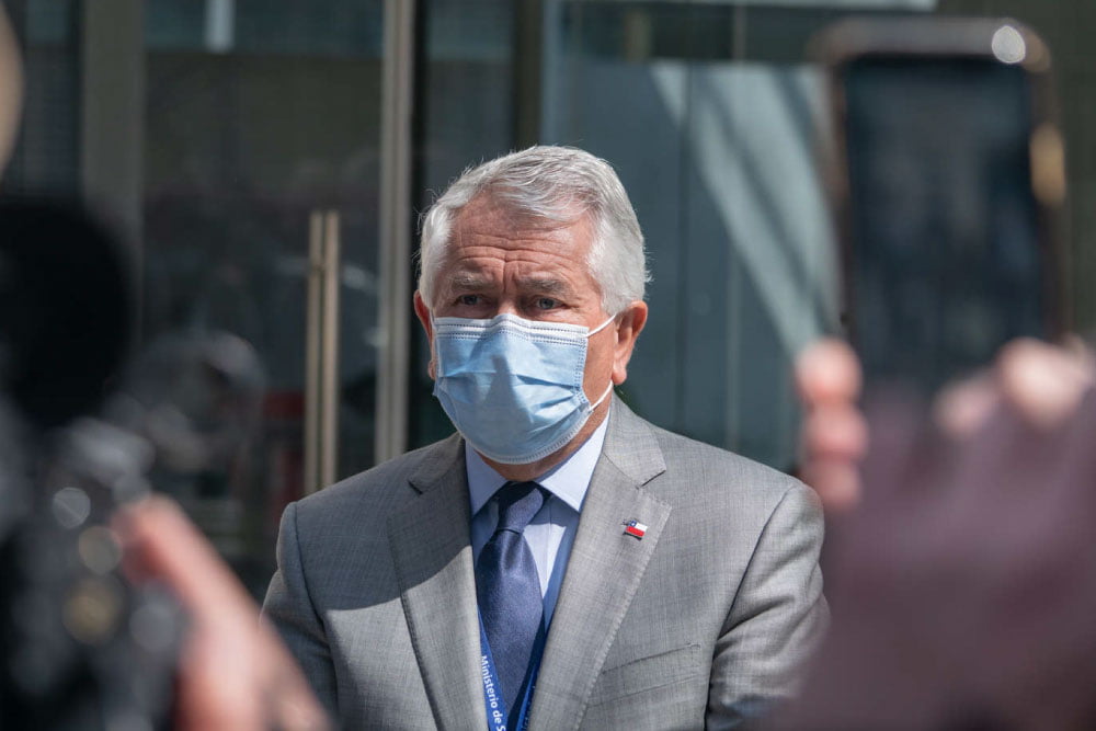 Foto en primer plano de Ministro Enrique Paris