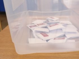 Foto de urna con votos