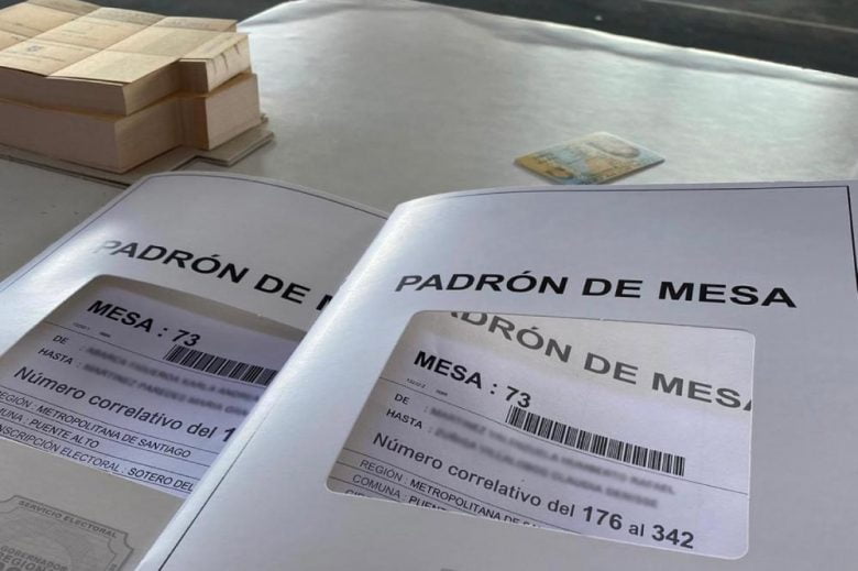 Foto de padrón electoral de mesa en elecciones de Puente Alto