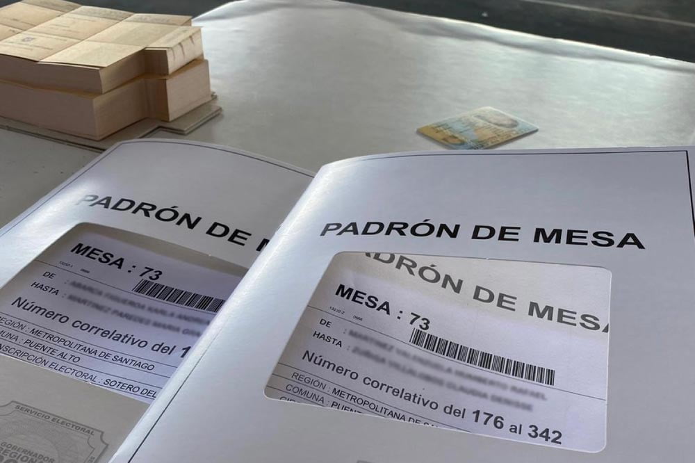 Foto de padrón electoral de mesa en elecciones de Puente Alto