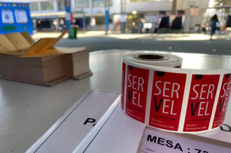 Foto de mesa de elecciones en Puente Alto