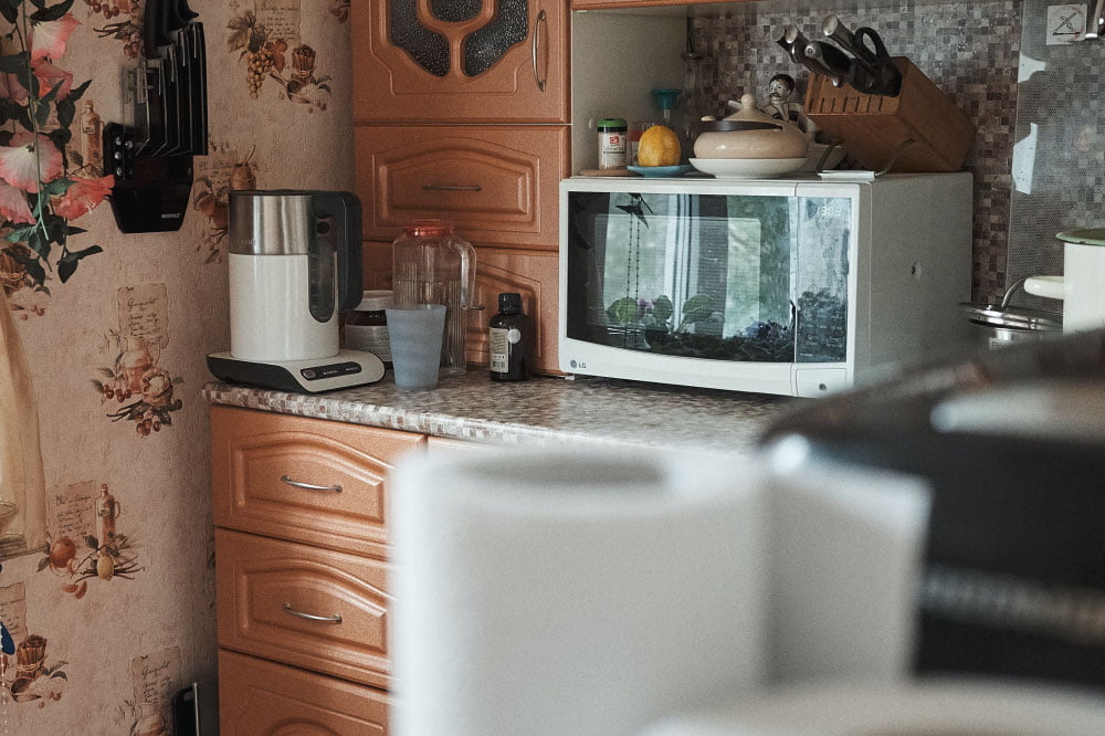 Foto de electrodomésticos al interior de una cocina