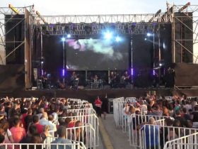 Foto de personas en festival de Puente Alto