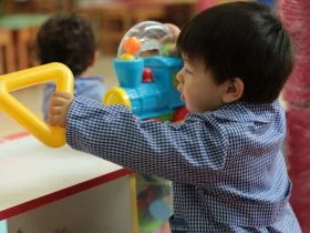 Foto de niño jugando en Jardin Infantil