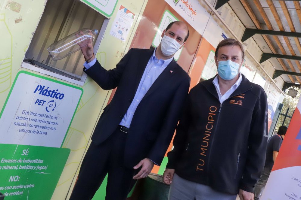Foto de Germán Codina, en compañía del Ministro del Medio Ambiente