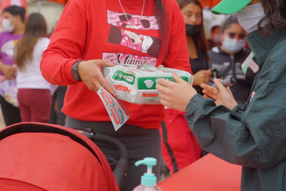 Foto de personas en campaña "Una promo bien seca" de puente alto