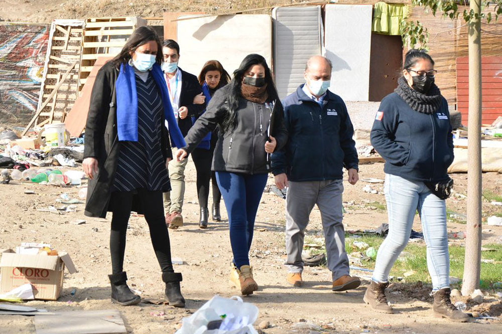 Delegada Marcella Mella recorriendo Puente Alto