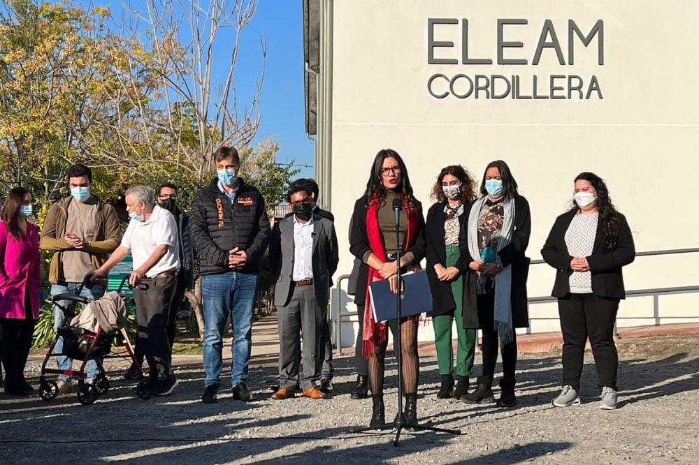 Foto de autoridades de gobierno en eleam de puente alto