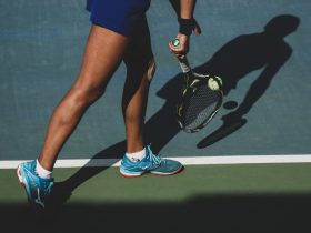Foto de persona jugando tenis