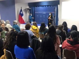 Foto de mujeres en charla de la provincia cordillera