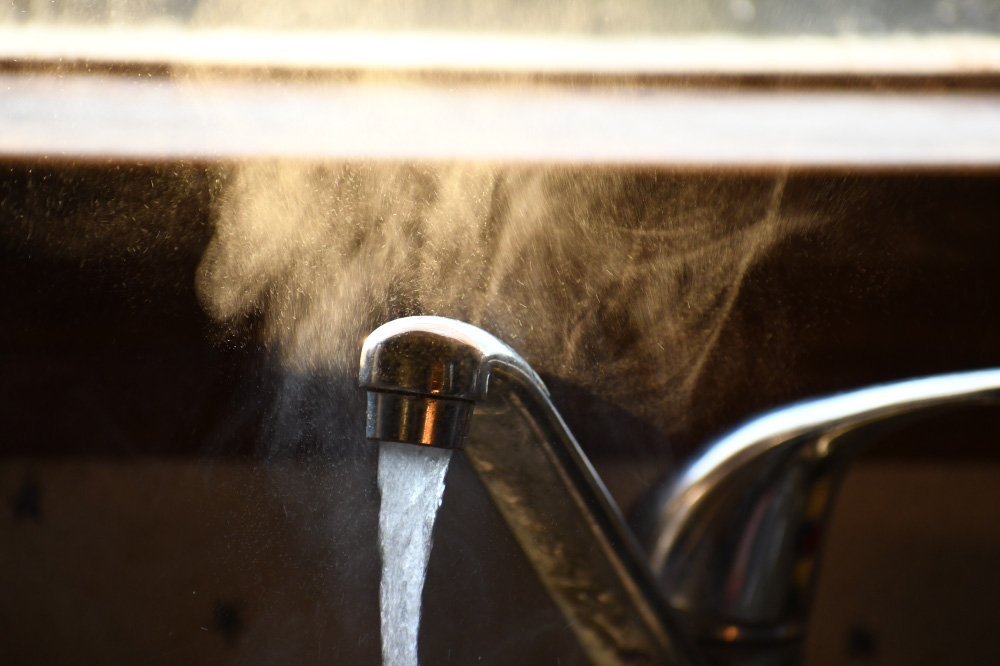 Foto de llave con agua