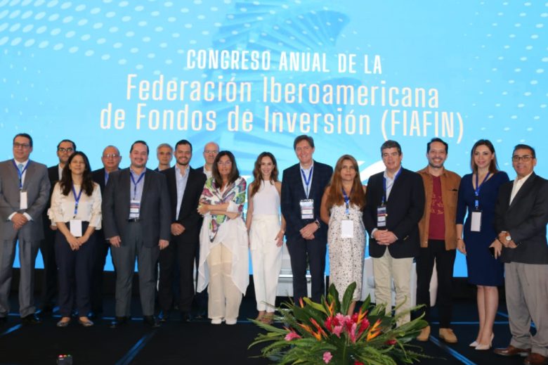Foto de personas asistentes a FIAFIN