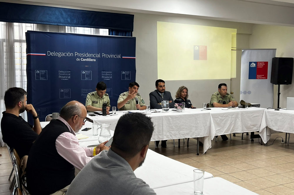 Reunión en la Delegación Presidencial Provincial de Cordillera