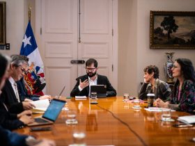 Foto de Presidente Gabriel Boric en Comité Político