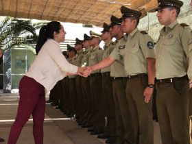 Delegada Presidencial, Alejandra Cortés, con nuevos carabineros de Puente Alto