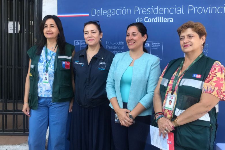 Foto de autoridades en lanzamiento de campaña contra la Influenza Aviar